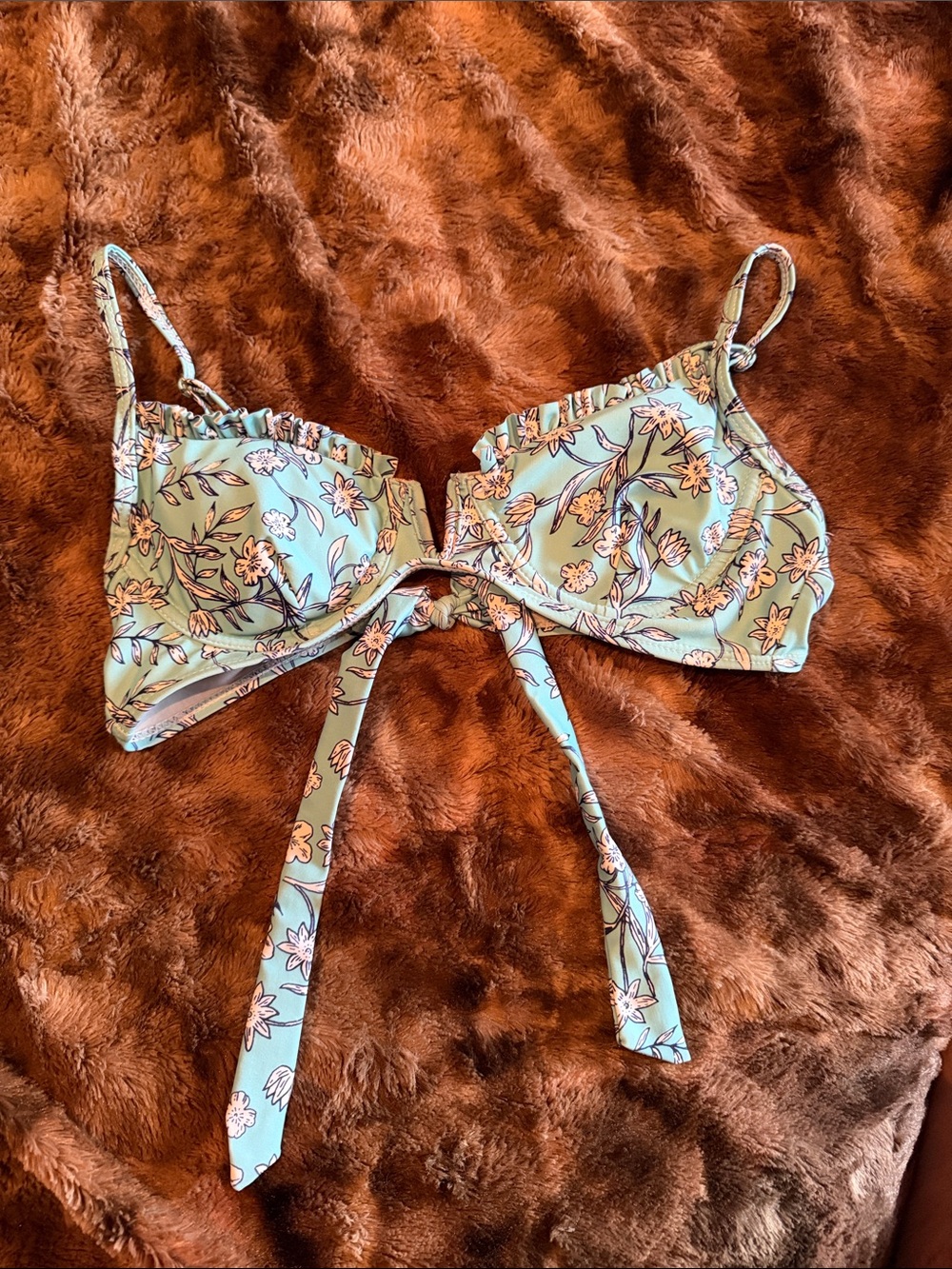 Floral Ruffle Bikini Top in Mint Green